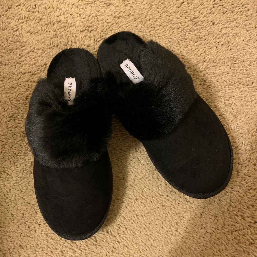 furry slippers never worn